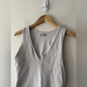 Abercrombie & Fitch‎ White Ribbed V Neck Crop Tank Top thumbnail 2