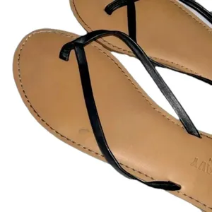 Flawed Old Navy thong sandals black tan pair size 8.5‎ vacation flats thumbnail 2