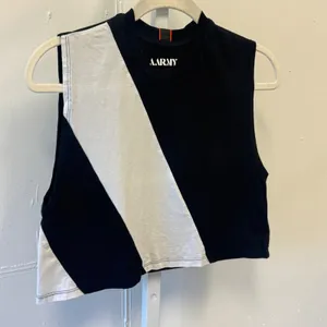 AARMY Black White Colorblock Sleeveless Crop Top Small Running Athleisure Gym‎ thumbnail 3