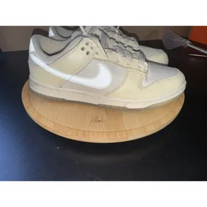 Nike‎ Sb Dunk Low Prm City Of Love Coll Light Bone Coconut Milk Fz2552-100 thumbnail 4