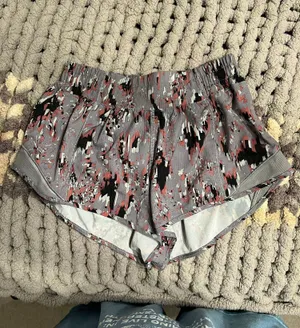 Lululemon Hotty Hot Short 2.5” thumbnail 1
