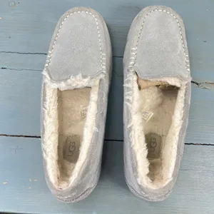 UGG Ansley Light Grey Suede Sheepskin Lined Moccasin Slippers Womens 10 thumbnail 9