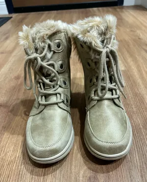 Winter Boots thumbnail 1