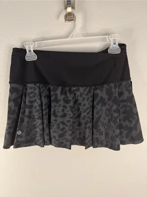 Lululemon Hit Your Stride Skirt – Animal Swirl Deep Coal Black – Size 6 – EUC thumbnail 3