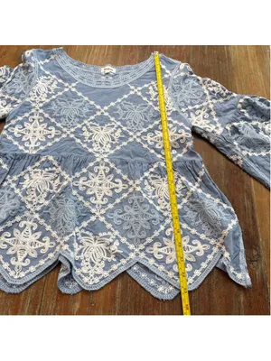 Kindred Boho Embroidered Eyelet Lace Bell Sleeve Top Blue Scalloped Hem Size M thumbnail 10
