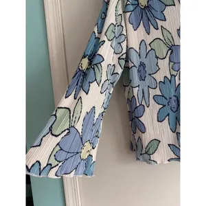 Peppermayo Blue Floral Plisse Button Down Shirt Size US 2 Long‎ Sleeve Pleated thumbnail 4