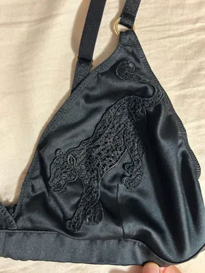 Victoria's Secret Black Satin Very Sexy Embroidered Triangle Bralette Size XL thumbnail 2
