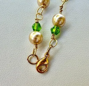 Hand Crafted Green Crystal & Cream Pearl Gold Tone Wire Wrapped Chain Bracelet thumbnail 3