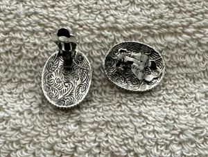 Fabulous Vintage Clip On Earrings Silver Tone W Green Enamel Center thumbnail 4