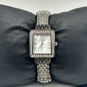 Geneva Platinum Women’s Fashion Watch Working New Battery thumbnail 2