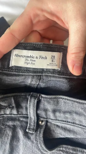 Abercrombie Mom Jeans thumbnail 3