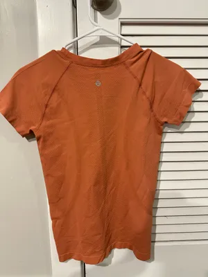 Lululemon top thumbnail 2