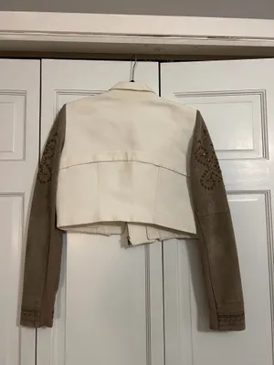 BCBGMAXAZRIA cream leather jacket with suede sleeves and embroidery. Size M #leatherjacket #embroidery thumbnail 4