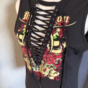 Guess Los Angeles Black Lace Up Graphic Tank Top Roses Rock Style‎ Size Medium thumbnail 5
