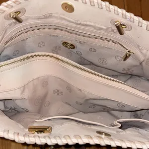 Tory Burch Beige Quilted Leather Marion Tote thumbnail 12