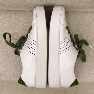 Michael Kors White Leather Low Top Sneakers Green Croc Trim Perforated Womens 8M thumbnail 7