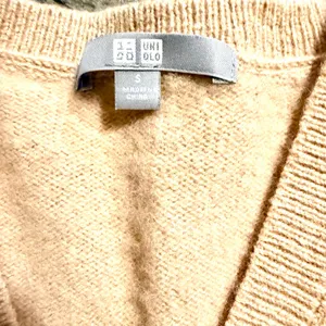 UNIQLO Tan V-Neck Wool Blend Sweater Sz S NWOT thumbnail 3