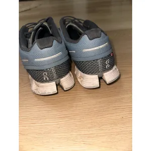 On cloud blue shoes thumbnail 3
