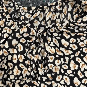 Women’s Medium Short Sleeve Polyester Top Blouse thumbnail 3