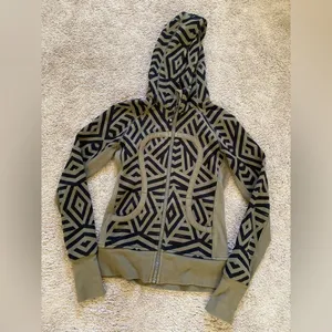 Lululemon women’s size 4 jacket thumbnail 3