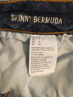 American Eagle Super Stretch Dark Wash Raw Hem 10” Skinny Bermuda Jean Shorts 8 thumbnail 6