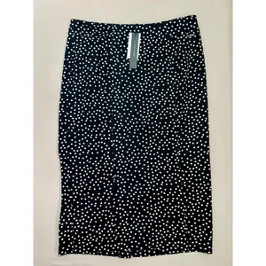 T TAHARI Midi Pencil Skirt Size S Black White Polka Dot Slit Leg Tummy Control thumbnail 10