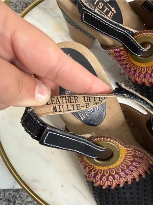 L’Artiste Millie Sandals Sz 40 B Black Leather Perforated Block Heel thumbnail 6