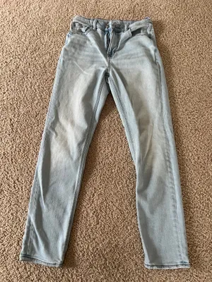 American Eagle Strigid Mom Jeans Light Wash thumbnail 1