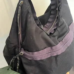 Lululemon Sackasana Black Nylon Shoulder Bag thumbnail 10