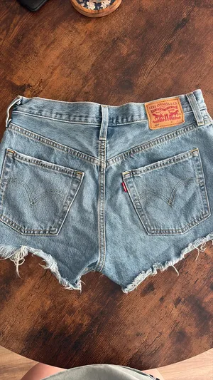 Levi’s 701 Shorts thumbnail 2
