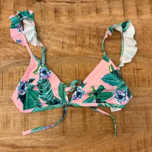 Asos Bikini Set M Tropical Floral Ruffle‎ Pink Two Piece Swimsuit Bathing Suit thumbnail 2