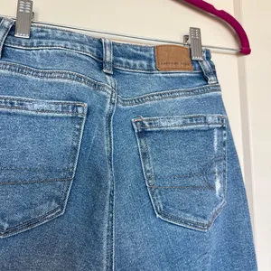 American Eagle Outfitters High-Rise Distressed Jeans, Size 000 Regular thumbnail 4