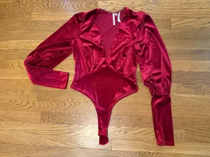 Velvet Deep V Puff Sleeve Bodysuit in Burgundy size M thumbnail 6
