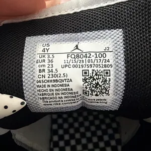 Air Jordan White and blue 1 lows thumbnail 3