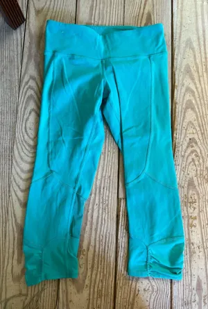 Alo Yoga Cropped Leggings size s no size tag thumbnail 1