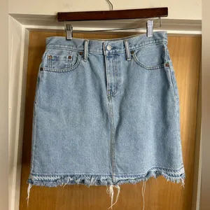 Levi’s Light Wash Denim Skirt with Raw Hem - size 28 thumbnail 1