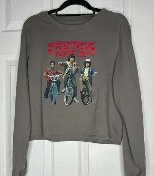 STRANGER THINGS “Friends Don’t Lie” Long‎ Sleeve Crop Top Juniors Size L thumbnail 1