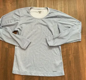 Patagonia Capilene Base Layer Top Blue Long Sleeve Crew Neck Medium Hiking Tee thumbnail 1