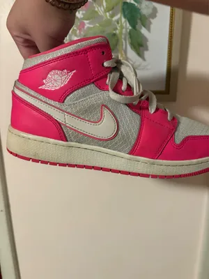 Pink 2019 Jordan 1s thumbnail 6