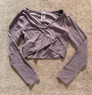 Gymshark Long Sleeve Crop Top thumbnail 1
