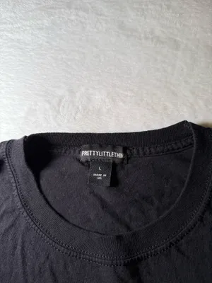 Pretty Little Thing black crop tshirt thumbnail 2