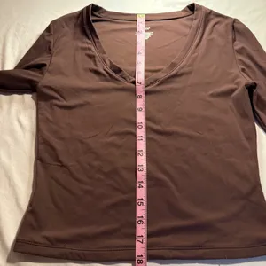 QINSEN Womens Brown Long Sleeve V-Neck Stretchy Fitted Top Size S thumbnail 8