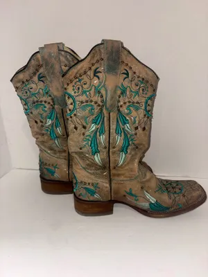 Corral Boots are the Women's Sand Horse Inlay and Multicolor Embroidery Square Toe model (A4266 thumbnail 2