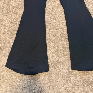 NWT REVOLVE 525 pull on women's high waisted flare leggings size medium black thumbnail 5