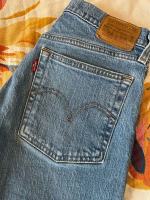 Levi’s Wedgie Jeans thumbnail 3