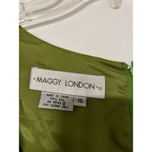Maggy London Vintage 100% Silk Lime Green Sheath Dress Short Sleeve Size 16 thumbnail 4