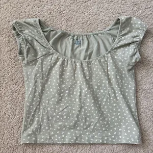 Brandy Melville Green Fitted Ruffled Cap Sleeve Blouse thumbnail 2