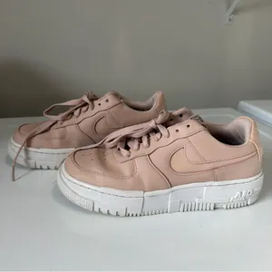 Nike Air Force One Women’s Size 8 Light Blush Sneakers thumbnail 3