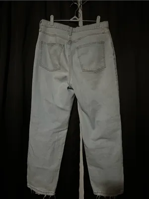 Universal Threads Light Blue Distressed High-Rise Women’s Jeans thumbnail 8