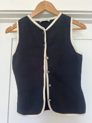 Abercrombie The Mara High-V LuxeLoft Sweater Vest XS Preppy, Academia, Capsule thumbnail 2